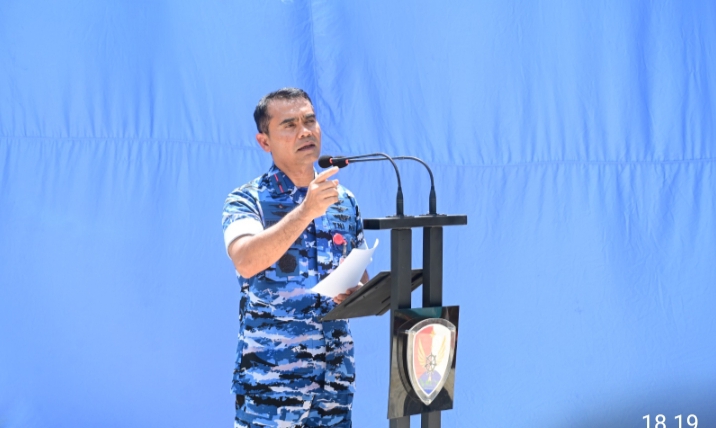 Danlanud Roesmin Nurjadin Serahkan Rumah Layak Huni kepada Ibu Yeni Indra