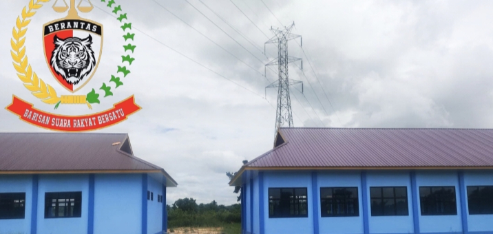 Disdik Riau Abaikan Risiko, Bangun Sekolah di Bawah Saluran Listrik Tegangan Ekstra Tinggi!