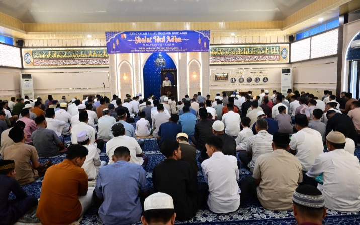 Ikhlas Berqurban dan Berbagi Kebahagiaan - Sholat Idul Adha