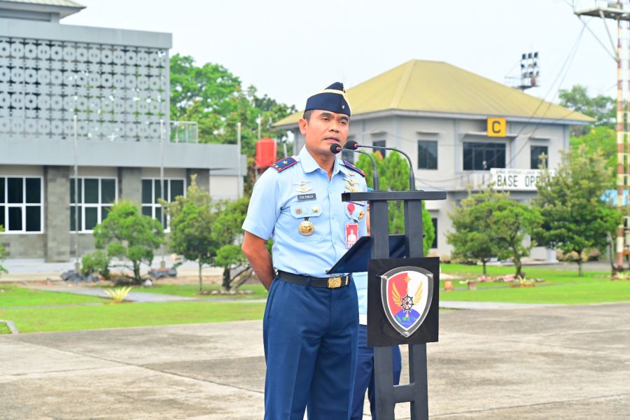Komandan Lanud Roesmin Nurjadin Pimpin Upacara Bendera dan Apel Khusus