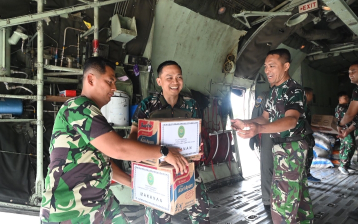 Lanud Roesmin Nurjadin Kembali Terbangkan 12,4 Ton Bantuan ke Sumatera Barat