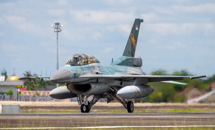 Penerbang F-16 Lanud RSN Sukses Laksanakan Misi AAR di Latihan Elang Indopura XXIII/25
