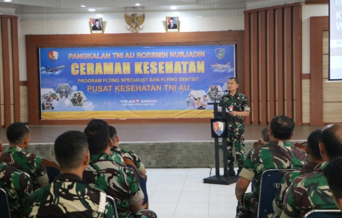 Puskesau Gelar Ceramah Kesehatan Program Flying Specialist dan Flying Dentist di Lanud RSN