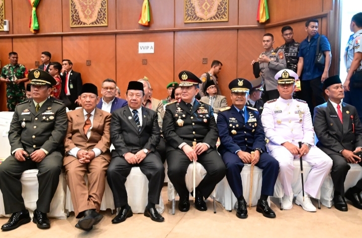 Roesmin Nurjadin Hadiri Acara Rapat Paripurna dan Pengucapan Sumpah Pimpinan DPRD Riau 2024-2029