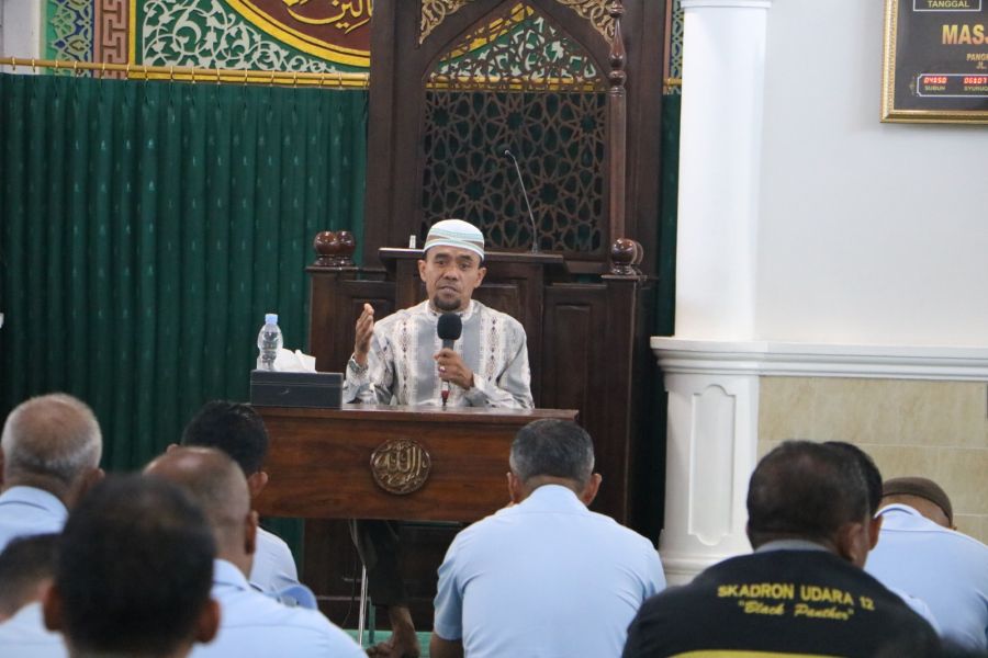 Ustadz H. Marhalim S.Ag: Sabar dan Syukur Kunci Sukses Berumah Tangga




RADARBLAMBANGAN.COM