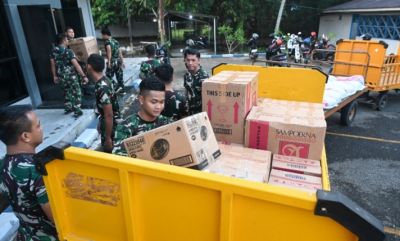 tni-au-terbangkan-42-ton-bantuan-sosial-ke-aceh-dari-lanud-roesmin-nurjadin